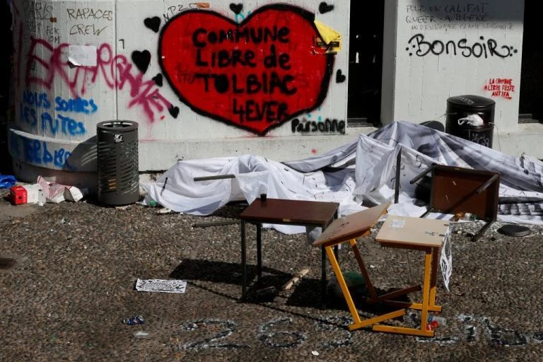 Στη Γαλλία υπάρχει κράτος: Η αστυνομία μπούκαρε σε πανεπιστήμιο και διέλυσε κατάληψη!
